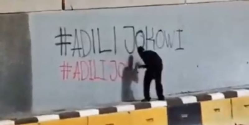 Rakyat Sudah Muak, Coretan Adili Jokowi seMakin Marak!