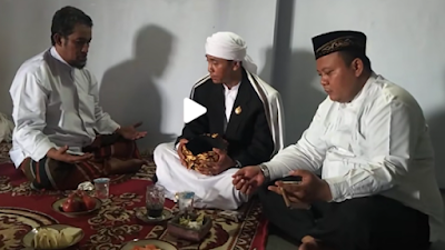 Heboh! Video Lord Rangga yang Muncul dengan Pakaian Serba Putih Ternyata Bukan Dibuat Tahun 2025? Ramai Disebut Masih Hidup Heboh! Video Lord Rangga yang Muncul dengan Pakaian Serba Putih Ternyata Bukan Dibuat Tahun 2025? Ramai Disebut Masih Hidup