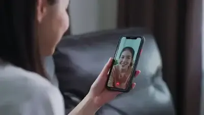 Bisnis Telepon Operator Seluler Tidak Diuntungkan, Komdigi Bakal Batasi Panggilan Video Whatsapp