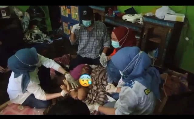 Ya Ampun! Balita Tewas Terlindas Truk saat Main di Depan Rumah, Sang Ibu Histeris