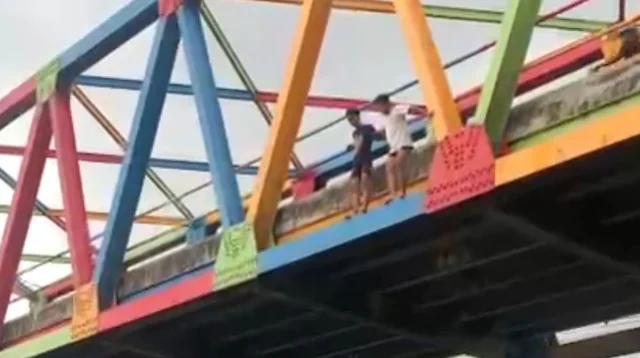 Viral! Dua Bocah Bikin Konten Lompat dari Jembatan Sungai Gung Tegal kini ditemukan Tewas