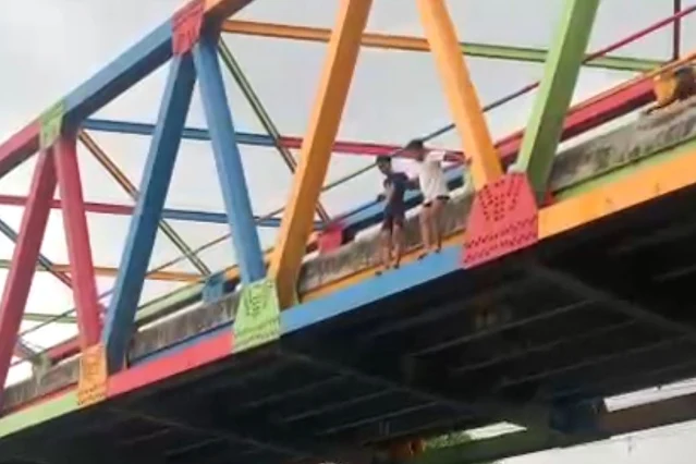 Viral! Dua Bocah Bikin Konten Lompat dari Jembatan Sungai Gung Tegal kini ditemukan Tewas