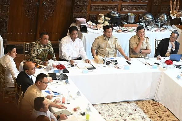 Presiden Prabowo Ratas Bersama Jajaran Kabinet Merah Putih; Pertanian, Ekonomi, dan Pendidikan Presiden Prabowo Ratas Bersama Jajaran Kabinet Merah Putih; Pertanian, Ekonomi, dan Pendidikan