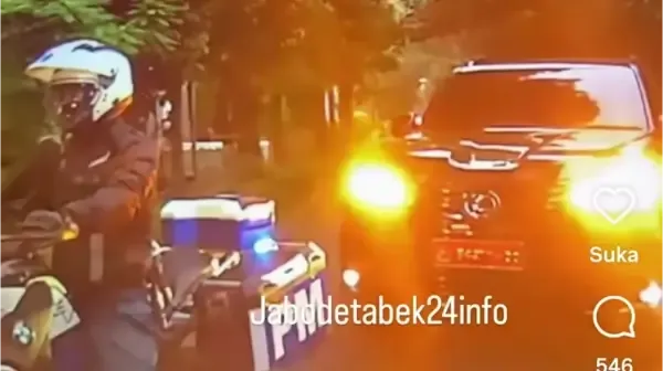 Viral! Video Patwal Polisi Militer Potong Jalan Sebabkan Kecelakaan Lalu Kabur Viral! Video Patwal Polisi Militer Potong Jalan Sebabkan Kecelakaan Lalu Kabur