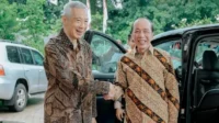 Netizen Soroti Rambut Jokowi Makin Tipis saat Bertemu Lee Hsien Loong