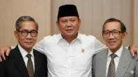 Heboh! Nama Kakek dan Ayah Presiden Prabowo Muncul di Meja Usulan Pahlawan Nasional Heboh! Nama Kakek dan Ayah Presiden Prabowo Muncul di Meja Usulan Pahlawan Nasional