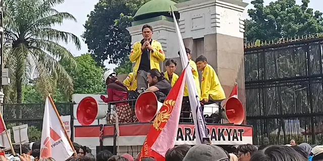 Aksi Unjuk Rasa Mahasiswa BEM UI: Turunkan Harga BBM hingga Hentikan MBG!