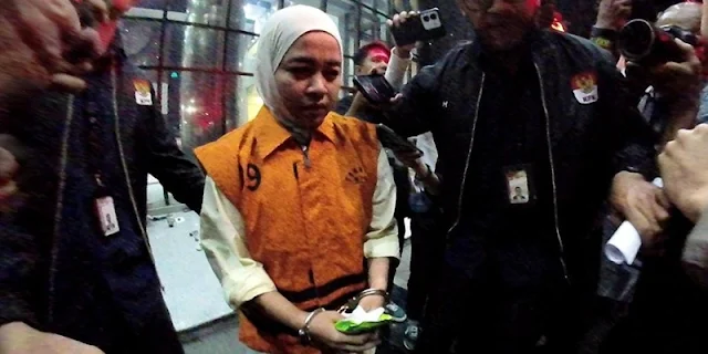 Sempat Lolos OTT KPK, Bos PT MSA Fika Nur Alawi Resmi Pakai Rompi Oranye Sempat Lolos OTT KPK di Kabupaten Muara Enim, Bos PT MSA Fika Nur Alawi Resmi Pakai Rompi Oranye